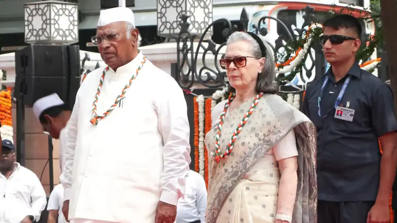 Vande Mataram Row Erupts: BJP Demands Sonia Gandhi’s Apology, Congress Calls Allegations Baseless